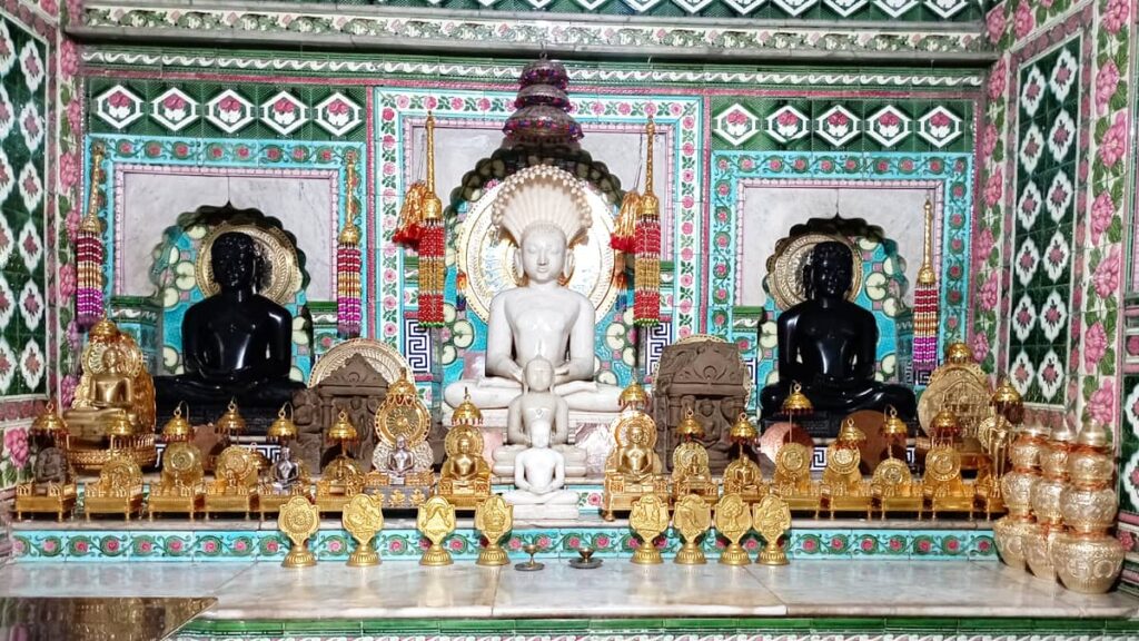 Digamber Jain Temple in Majholi Jabalpur